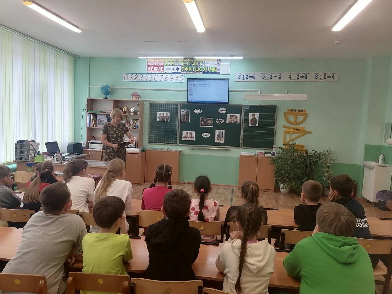 День памяти в летнем школьном лагере.