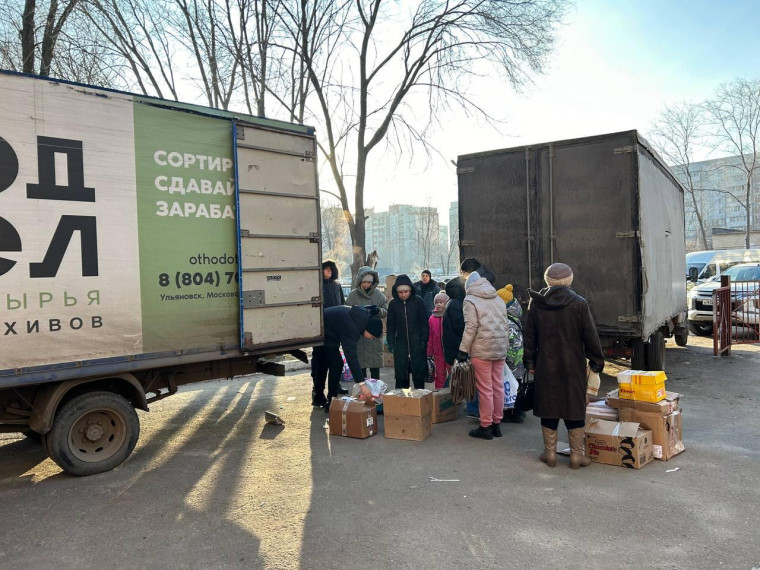 Зимняя акция "Сдай макулатуру, спаси дерево".
